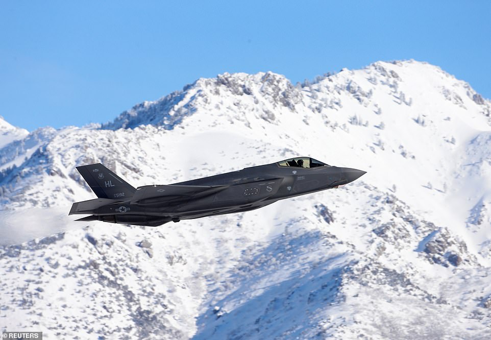 سوپای ئەمەریکا نمایشی فڕۆکەی ئێف- 35 دەکات